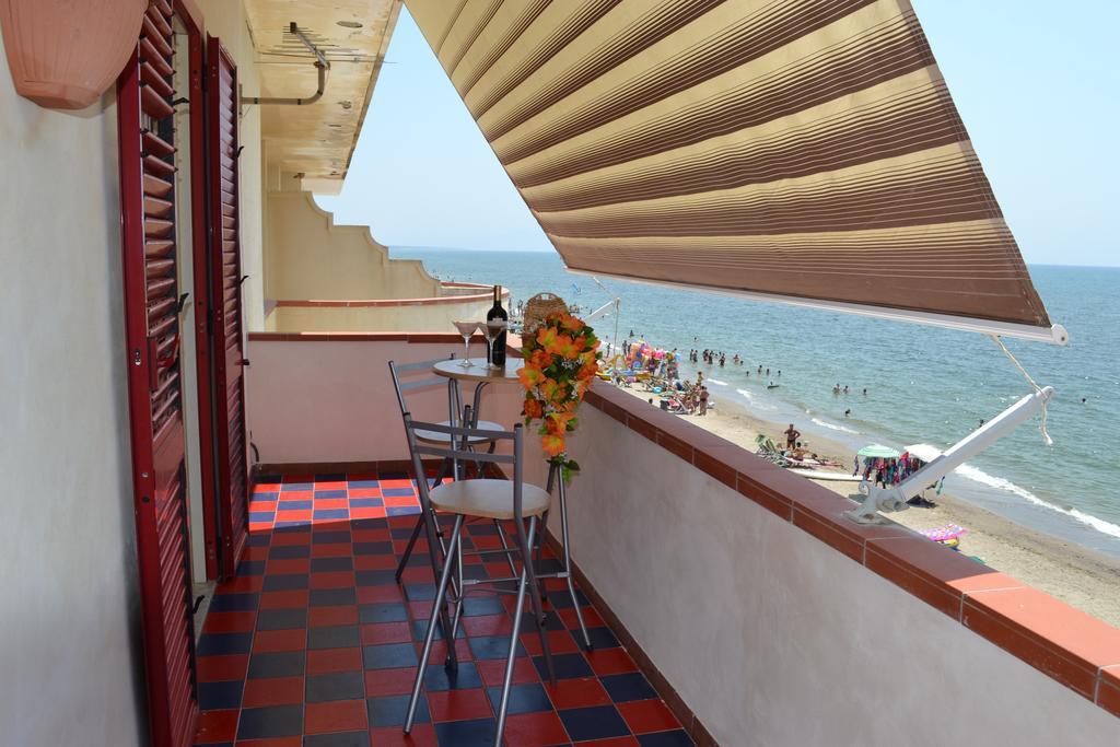 Casa Vacanze Dei Navigatori On The Sea Pontecagnano Bagian luar foto